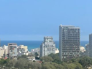 Foto 19 de Venta de Departamento Dos Dormitorios, Cochera, en Barranco Límite con Miraflores