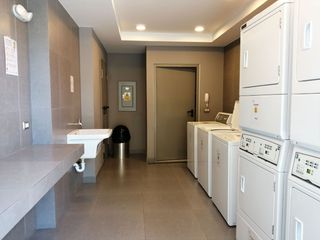 Foto 15 de Venta de Departamento Dos Dormitorios, Cochera, en Barranco Límite con Miraflores