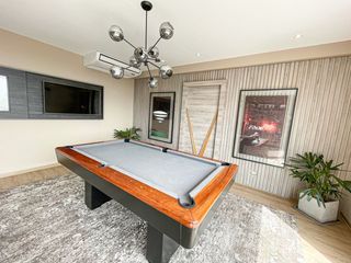 Foto 3 de Venta de Departamento Dos Dormitorios, Cochera, en Barranco Límite con Miraflores