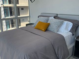 Foto 5 de Renta de Departamento Amoblado por Estrenar, Av. República del Salvador, piscina rooftop, edificio con generador eléctrico.