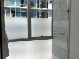 Foto 7 de Renta de Departamento Amoblado por Estrenar, Av. República del Salvador, piscina rooftop, edificio con generador eléctrico.