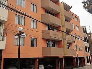 Foto 4 de Vendo departamento muy bien ubicado en Chorrillos
