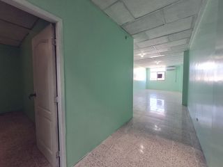 Foto 3 de Venta de Departamento esquinero tercer piso alto, Avenida del Ejército y Colón, Centro de Guayaquil