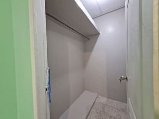 Foto 6 de Venta de Departamento esquinero tercer piso alto, Avenida del Ejército y Colón, Centro de Guayaquil