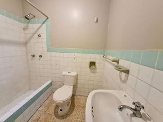 Foto 7 de Venta de Departamento esquinero tercer piso alto, Avenida del Ejército y Colón, Centro de Guayaquil