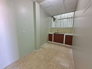 Foto 12 de Venta de Departamento esquinero tercer piso alto, Avenida del Ejército y Colón, Centro de Guayaquil
