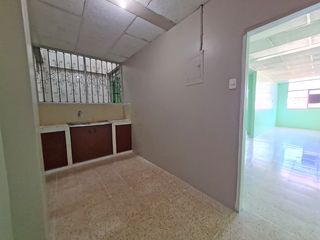 Foto 14 de Venta de Departamento esquinero tercer piso alto, Avenida del Ejército y Colón, Centro de Guayaquil