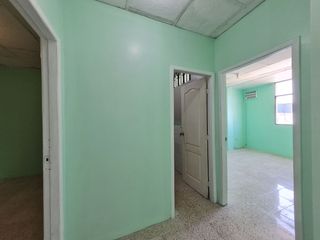 Foto 15 de Venta de Departamento esquinero tercer piso alto, Avenida del Ejército y Colón, Centro de Guayaquil