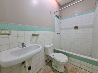 Foto 20 de Venta de Departamento esquinero tercer piso alto, Avenida del Ejército y Colón, Centro de Guayaquil