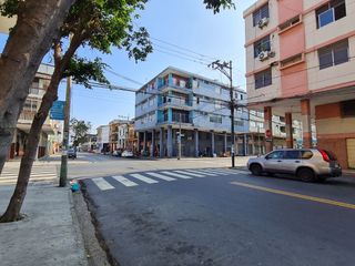 Foto 27 de Venta de Departamento esquinero tercer piso alto, Avenida del Ejército y Colón, Centro de Guayaquil