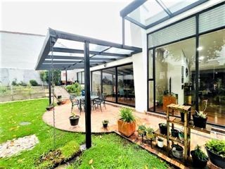 Foto 1 de VENDO  CASA EN SANTA ANA ORIENTEAL 797 M2