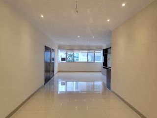 EN VENTA AMPLIO DEPARTAMENTO REMODELADO EN PLANTA ALTA EN URBANIZACION SINGAPUR KM. 5 VÍA SAMBORONDÓN