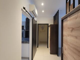 EN VENTA AMPLIO DEPARTAMENTO REMODELADO EN PLANTA ALTA EN URBANIZACION SINGAPUR KM. 5 VÍA SAMBORONDÓN