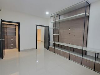 EN VENTA AMPLIO DEPARTAMENTO REMODELADO EN PLANTA ALTA EN URBANIZACION SINGAPUR KM. 5 VÍA SAMBORONDÓN