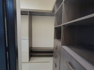 EN VENTA AMPLIO DEPARTAMENTO REMODELADO EN PLANTA ALTA EN URBANIZACION SINGAPUR KM. 5 VÍA SAMBORONDÓN