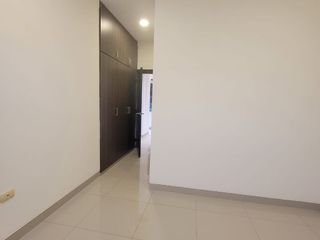 EN VENTA AMPLIO DEPARTAMENTO REMODELADO EN PLANTA ALTA EN URBANIZACION SINGAPUR KM. 5 VÍA SAMBORONDÓN