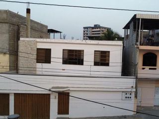 Foto 1 de casa rentera de venta en manta zona sur