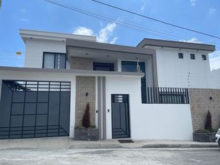 Foto 1 de casa de venta en manta zona sur