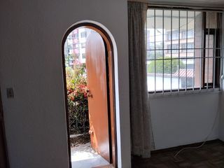 Foto 4 de Venta de casa ubicada en el sector de El Inca a 100 m del Banco del Pacifico.