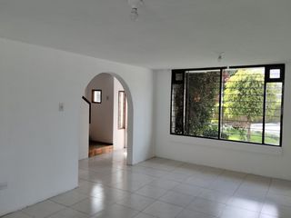 Foto 6 de Venta de casa ubicada en el sector de El Inca a 100 m del Banco del Pacifico.