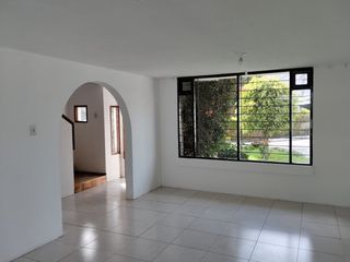 Foto 7 de Venta de casa ubicada en el sector de El Inca a 100 m del Banco del Pacifico.