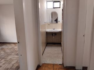 Foto 9 de Venta de casa ubicada en el sector de El Inca a 100 m del Banco del Pacifico.