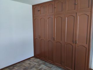 Foto 15 de Venta de casa ubicada en el sector de El Inca a 100 m del Banco del Pacifico.