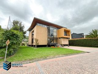 Foto 2 de CASA CON EXCELENTE  VISTA HACIA EL LAGO.  SUPERMODERNA -  CLUB APOSENTOS (BRICEÑO)