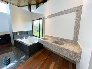 Foto 36 de CASA CON EXCELENTE  VISTA HACIA EL LAGO.  SUPERMODERNA -  CLUB APOSENTOS (BRICEÑO)