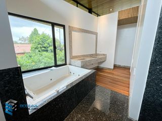Foto 43 de CASA CON EXCELENTE  VISTA HACIA EL LAGO.  SUPERMODERNA -  CLUB APOSENTOS (BRICEÑO)