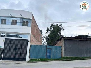 Foto 2 de SOLÍS VENDE TERRENO EN AV. HÉROES DE CENEPA