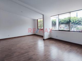 Foto 2 de Alquiler Departamento + 2 Cocheras En Raul Ferrero - La Molina