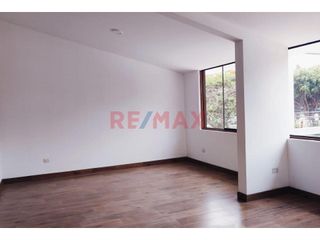 Foto 3 de Alquiler Departamento + 2 Cocheras En Raul Ferrero - La Molina