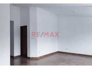 Foto 4 de Alquiler Departamento + 2 Cocheras En Raul Ferrero - La Molina