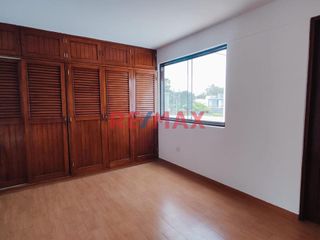 Foto 10 de Alquiler Departamento + 2 Cocheras En Raul Ferrero - La Molina