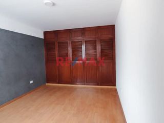 Foto 13 de Alquiler Departamento + 2 Cocheras En Raul Ferrero - La Molina