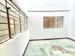 Vendo amplio Departamento piso 1, de 200m, 4 Dormitorios, 3 baños, área de servicio, cochera.