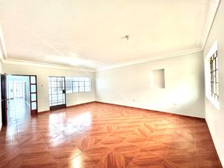 Vendo amplio Departamento piso 1, de 200m, 4 Dormitorios, 3 baños, área de servicio, cochera.