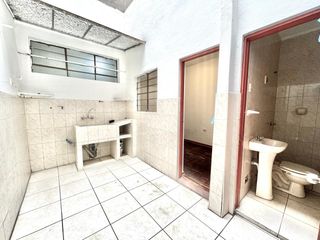 Vendo amplio Departamento piso 1, de 200m, 4 Dormitorios, 3 baños, área de servicio, cochera.