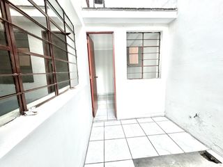 Vendo amplio Departamento piso 1, de 200m, 4 Dormitorios, 3 baños, área de servicio, cochera.