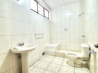 Vendo amplio Departamento piso 1, de 200m, 4 Dormitorios, 3 baños, área de servicio, cochera.