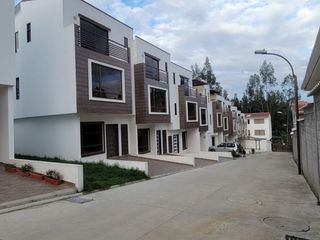Foto 2 de VENTA DE CASA VIP EN CUENCA
