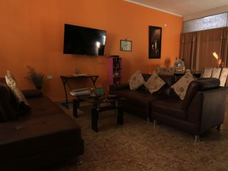 Foto 1 de HERMOSA CASA EN VENTA DE UN PISO Y MEDIO EN MIRAFLORES COUNTRY  1