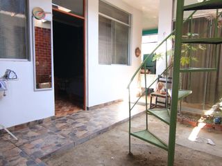 Foto 7 de HERMOSA CASA EN VENTA DE UN PISO Y MEDIO EN MIRAFLORES COUNTRY  1