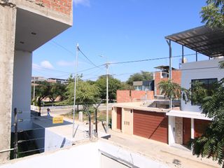 Foto 11 de HERMOSA CASA EN VENTA DE UN PISO Y MEDIO EN MIRAFLORES COUNTRY  1