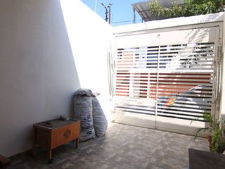 Foto 12 de HERMOSA CASA EN VENTA DE UN PISO Y MEDIO EN MIRAFLORES COUNTRY  1