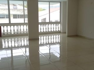 Foto 1 de Urdesa Departamento remodelado  200 m2 precioso 2 pisos. Condominio con piscina. en 2 niveles