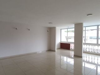 Foto 3 de Urdesa Departamento remodelado  200 m2 precioso 2 pisos. Condominio con piscina. en 2 niveles