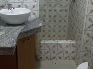 Foto 9 de Urdesa Departamento remodelado  200 m2 precioso 2 pisos. Condominio con piscina. en 2 niveles