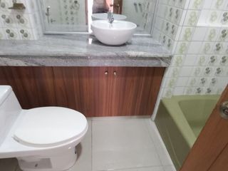 Foto 12 de Urdesa Departamento remodelado  200 m2 precioso 2 pisos. Condominio con piscina. en 2 niveles